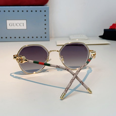 Gucci古奇 2026被问爆的八角墨镜🕶️ 高级感八角金属镜框,不挑脸型! 巧妙修饰颧骨方圆脸直接闭眼冲✨ 镜腿标志性 Gucci古奇 2026被问爆的八角墨镜🕶️ 高级感八角金属镜框,不挑脸型! 巧妙修饰颧骨方圆脸直接闭眼冲✨ 镜腿标志性