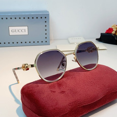 Gucci古奇 2026被问爆的八角墨镜🕶️ 高级感八角金属镜框,不挑脸型! 巧妙修饰颧骨方圆脸直接闭眼冲✨ 镜腿标志性 Gucci古奇 2026被问爆的八角墨镜🕶️ 高级感八角金属镜框,不挑脸型! 巧妙修饰颧骨方圆脸直接闭眼冲✨ 镜腿标志性