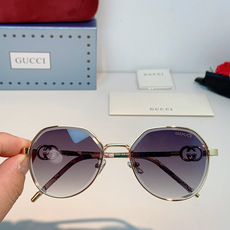 Gucci古奇 2026被问爆的八角墨镜🕶️ 高级感八角金属镜框,不挑脸型! 巧妙修饰颧骨方圆脸直接闭眼冲✨ 镜腿标志性 Gucci古奇 2026被问爆的八角墨镜🕶️ 高级感八角金属镜框,不挑脸型! 巧妙修饰颧骨方圆脸直接闭眼冲✨ 镜腿标志性