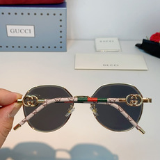 Gucci古奇 2026被问爆的八角墨镜🕶️ 高级感八角金属镜框,不挑脸型! 巧妙修饰颧骨方圆脸直接闭眼冲✨ 镜腿标志性 Gucci古奇 2026被问爆的八角墨镜🕶️ 高级感八角金属镜框,不挑脸型! 巧妙修饰颧骨方圆脸直接闭眼冲✨ 镜腿标志性