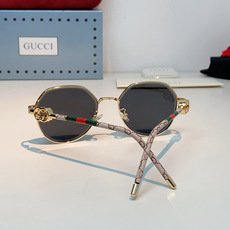 Gucci古奇 2026被问爆的八角墨镜🕶️ 高级感八角金属镜框,不挑脸型! 巧妙修饰颧骨方圆脸直接闭眼冲✨ 镜腿标志性 Gucci古奇 2026被问爆的八角墨镜🕶️ 高级感八角金属镜框,不挑脸型! 巧妙修饰颧骨方圆脸直接闭眼冲✨ 镜腿标志性