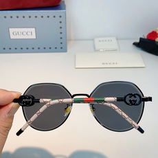 Gucci古奇 2026被问爆的八角墨镜🕶️ 高级感八角金属镜框,不挑脸型! 巧妙修饰颧骨方圆脸直接闭眼冲✨ 镜腿标志性 Gucci古奇 2026被问爆的八角墨镜🕶️ 高级感八角金属镜框,不挑脸型! 巧妙修饰颧骨方圆脸直接闭眼冲✨ 镜腿标志性