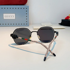Gucci古奇 2026被问爆的八角墨镜🕶️ 高级感八角金属镜框,不挑脸型! 巧妙修饰颧骨方圆脸直接闭眼冲✨ 镜腿标志性 Gucci古奇 2026被问爆的八角墨镜🕶️ 高级感八角金属镜框,不挑脸型! 巧妙修饰颧骨方圆脸直接闭眼冲✨ 镜腿标志性