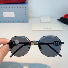 Gucci古奇 2026被问爆的八角墨镜🕶️ 高级感八角金属镜框,不挑脸型! 巧妙修饰颧骨方圆脸直接闭眼冲✨ 镜腿标志性 Gucci古奇 2026被问爆的八角墨镜🕶️ 高级感八角金属镜框,不挑脸型! 巧妙修饰颧骨方圆脸直接闭眼冲✨ 镜腿标志性