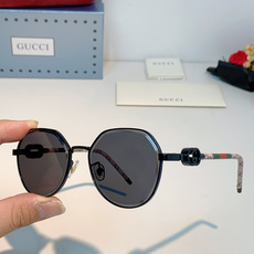 Gucci古奇 2026被问爆的八角墨镜🕶️ 高级感八角金属镜框,不挑脸型! 巧妙修饰颧骨方圆脸直接闭眼冲✨ 镜腿标志性 Gucci古奇 2026被问爆的八角墨镜🕶️ 高级感八角金属镜框,不挑脸型! 巧妙修饰颧骨方圆脸直接闭眼冲✨ 镜腿标志性