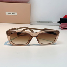 MIU MIU缪缪复古小方框墨镜🕶️ 火爆出圈的猫眼小方框,甜酷少女本命眼镜 利落窄框轮廓,修饰颧骨,方圆脸、圆脸友好 MIU MIU缪缪复古小方框墨镜🕶️ 火爆出圈的猫眼小方框,甜酷少女本命眼镜 利落窄框轮廓,修饰颧骨,方圆脸、圆脸友好