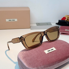 MIU MIU缪缪复古小方框墨镜🕶️ 火爆出圈的猫眼小方框,甜酷少女本命眼镜 利落窄框轮廓,修饰颧骨,方圆脸、圆脸友好 MIU MIU缪缪复古小方框墨镜🕶️ 火爆出圈的猫眼小方框,甜酷少女本命眼镜 利落窄框轮廓,修饰颧骨,方圆脸、圆脸友好