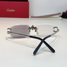 Cartier 卡地亚镶钻无框太阳镜|贵气氛围感天花板✨经典无框椭圆镜片,轻盈上脸无负重感 中梁立体镶钻豹头装饰,镜尾马 Cartier 卡地亚镶钻无框太阳镜|贵气氛围感天花板✨经典无框椭圆镜片,轻盈上脸无负重感 中梁立体镶钻豹头装饰,镜尾马
