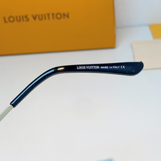 LOUISVUITTON路易威登 LV一体式飞行员大框墨镜|酷感气场担当🕶整片式连体镜片设计,视野开阔大气,巨显脸小 LOUISVUITTON路易威登 LV一体式飞行员大框墨镜|酷感气场担当🕶整片式连体镜片设计,视野开阔大气,巨显脸小