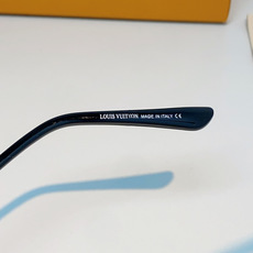 LOUISVUITTON路易威登 LV一体式飞行员大框墨镜|酷感气场担当🕶整片式连体镜片设计,视野开阔大气,巨显脸小 LOUISVUITTON路易威登 LV一体式飞行员大框墨镜|酷感气场担当🕶整片式连体镜片设计,视野开阔大气,巨显脸小
