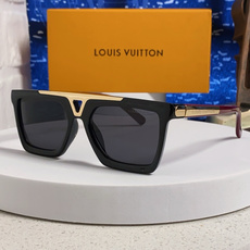 LouisVuitton路易威登 新款韩版个性宽边粗框太阳眼镜男女潮人墨镜朋克风方形大框蹦迪眼镜 LouisVuitton路易威登 新款韩版个性宽边粗框太阳眼镜男女潮人墨镜朋克风方形大框蹦迪眼镜