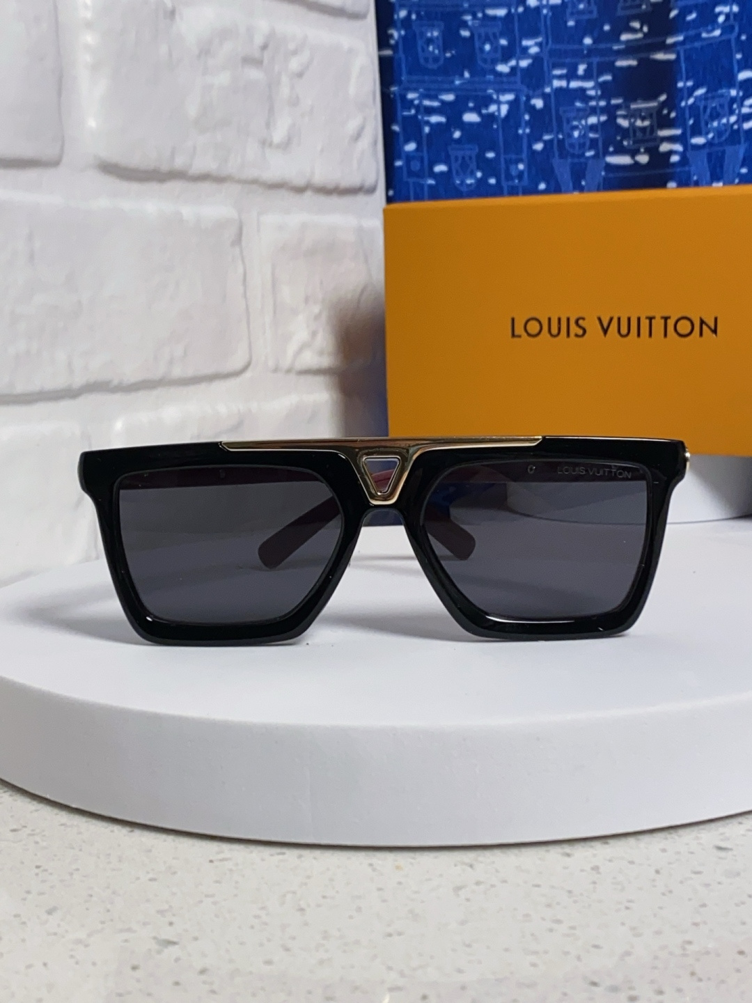 LouisVuitton路易威登 新款韩版个性宽边粗框太阳眼镜男女潮人墨镜朋克风方形大框蹦迪眼镜