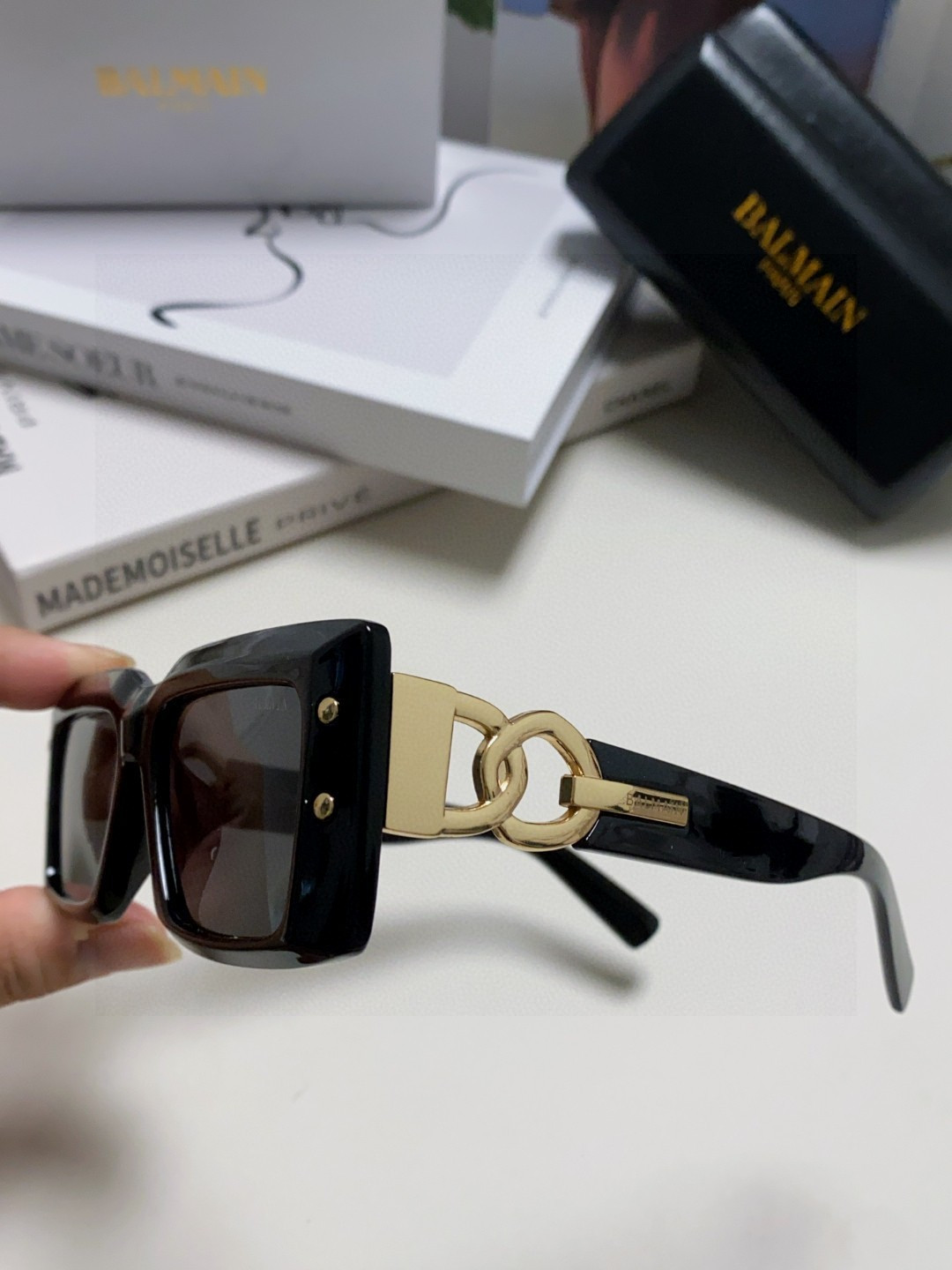 Balmain巴尔曼2026 新款时尚方形链条镜框小红书防蓝光潮流网红街拍简约大框眼镜 女士墨镜