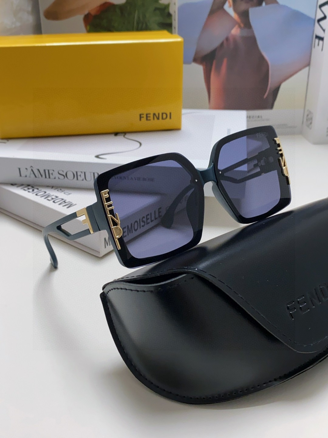 Fendi芬迪  新款🕶时尚高雅墨镜女士 太阳镜🥳打造沉稳架势，经典的版型与全新的创意相结👍不经意间放射出超卓非凡的奢华