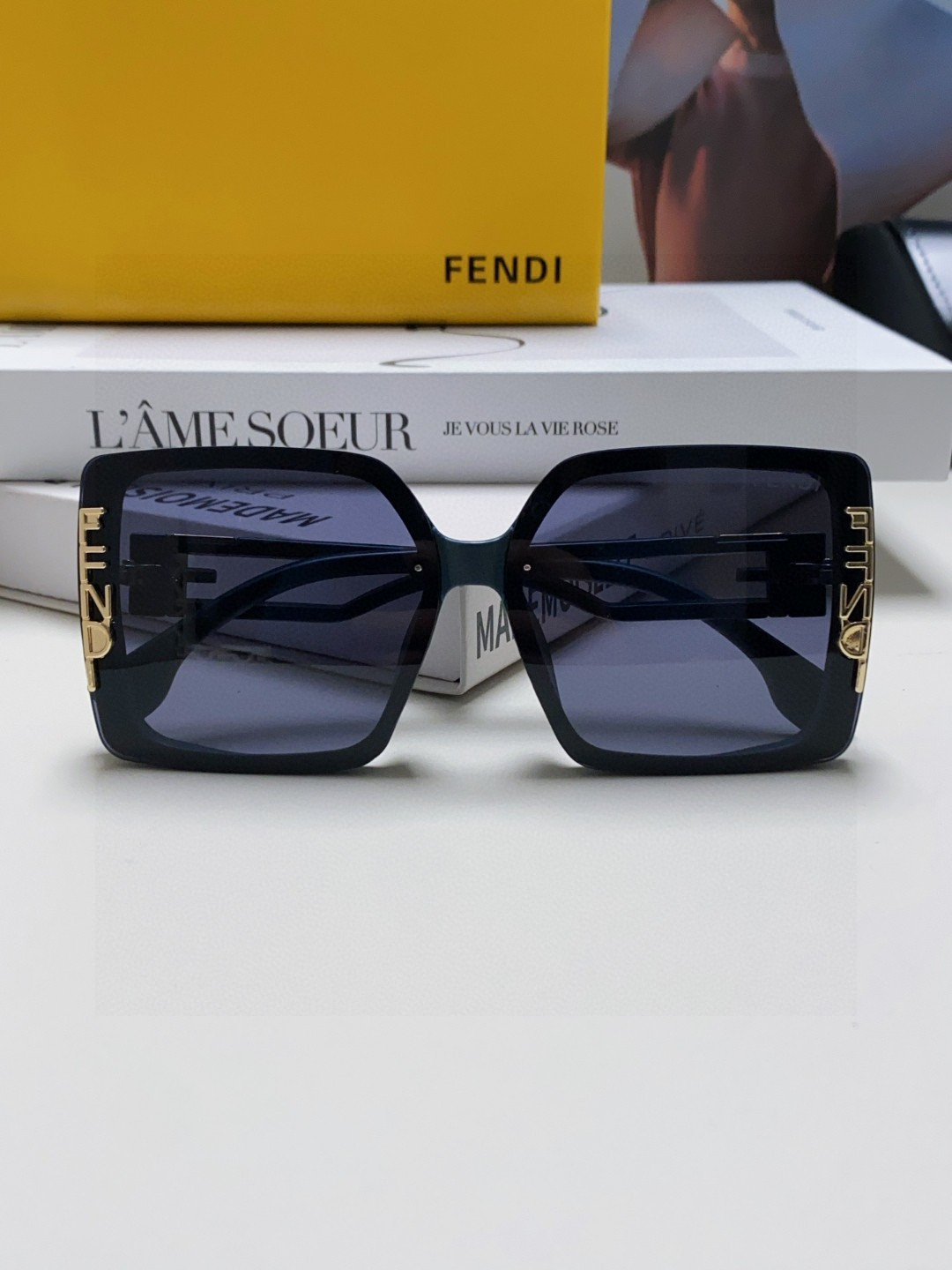 Fendi芬迪  新款🕶时尚高雅墨镜女士 太阳镜🥳打造沉稳架势，经典的版型与全新的创意相结👍不经意间放射出超卓非凡的奢华