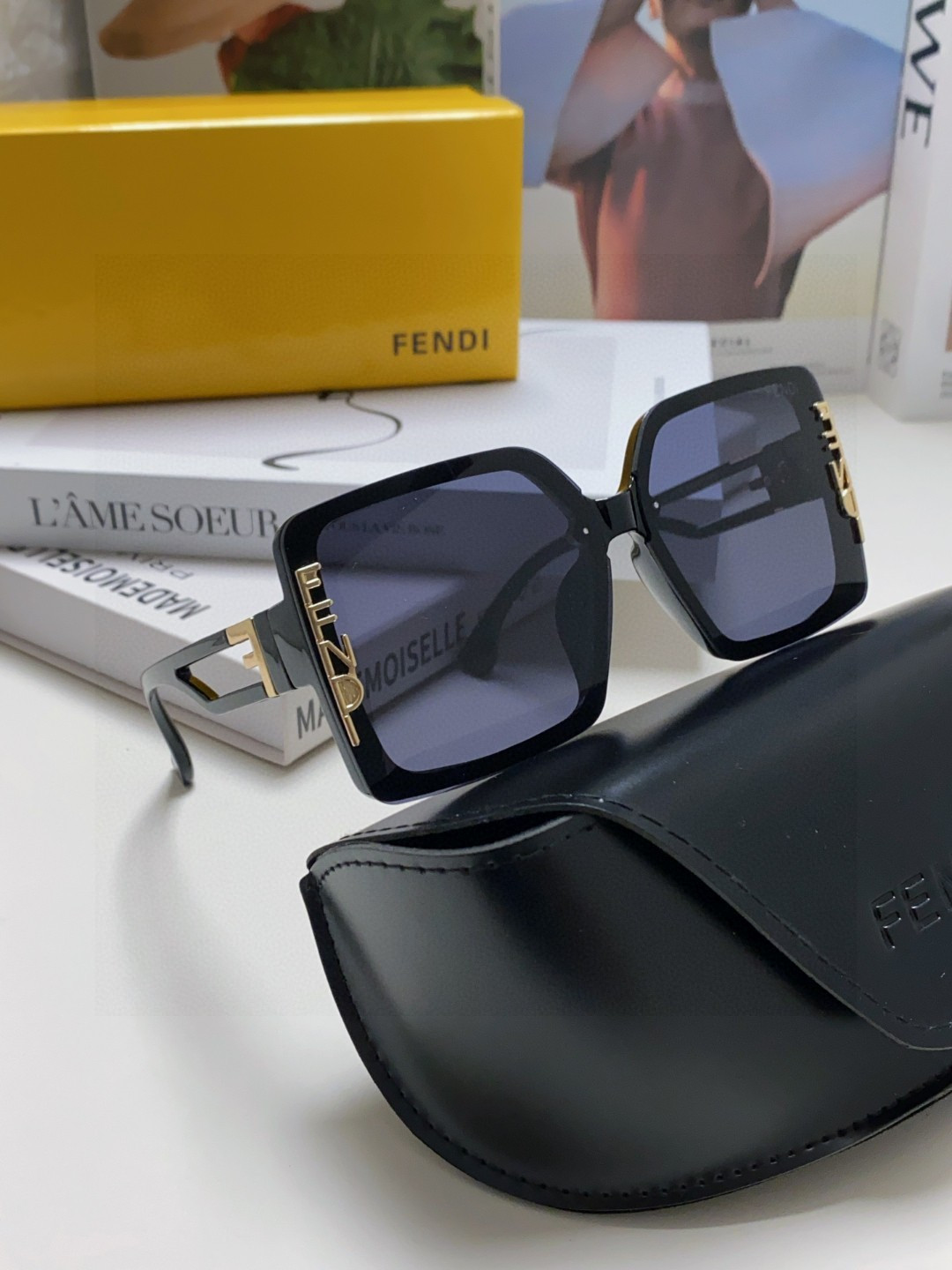 Fendi芬迪  新款🕶时尚高雅墨镜女士 太阳镜🥳打造沉稳架势，经典的版型与全新的创意相结👍不经意间放射出超卓非凡的奢华