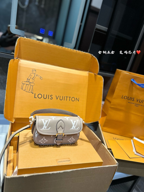 Louis Vuitton Diane Baguette Bag with Two Straps - Stylish and Versatile 1 Louis Vuitton Diane Baguette Bag with Two Straps - Stylish and Versatile