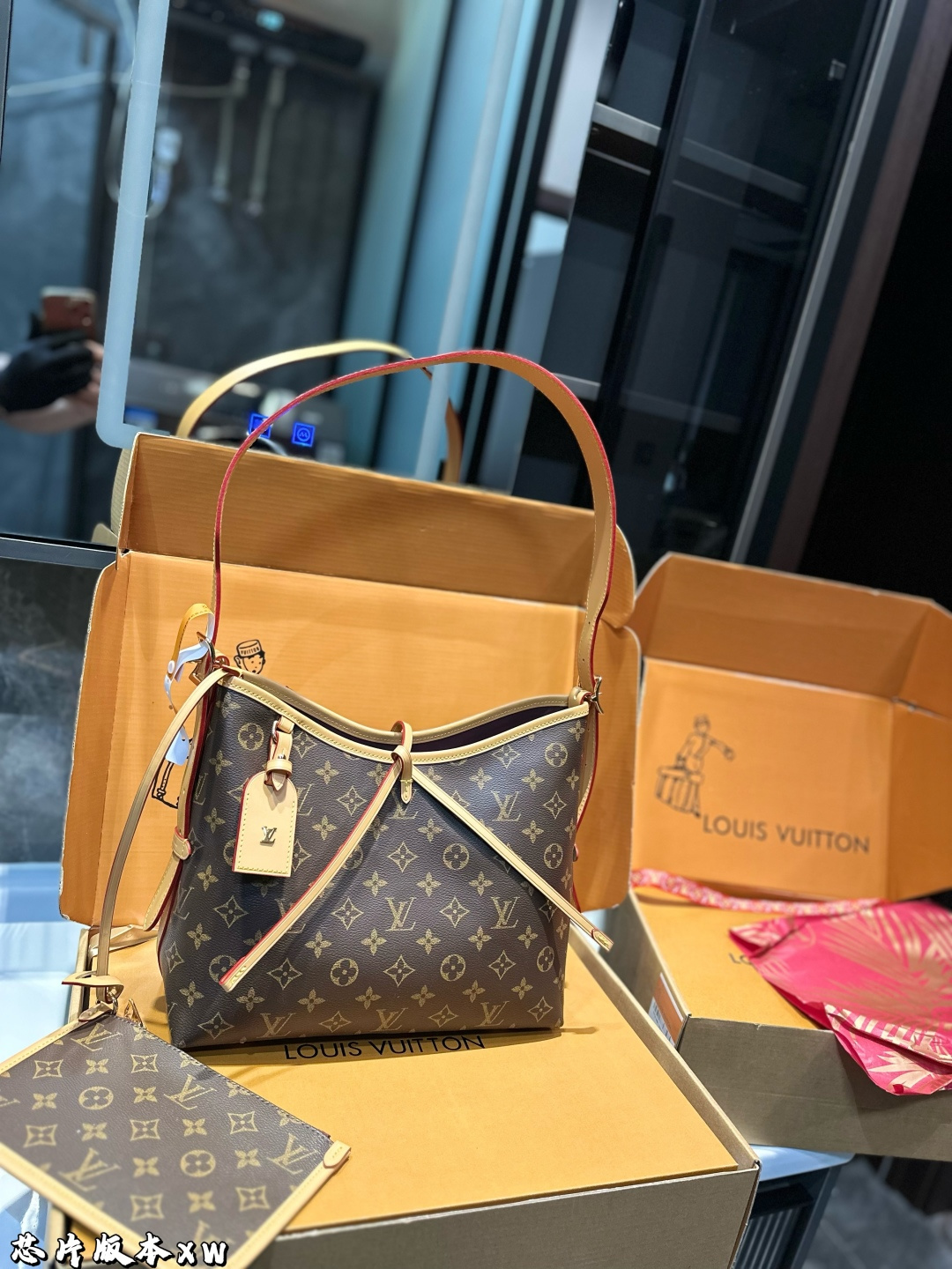 ❤️p235(礼盒包装)❤️
Lv Carryall 新款通勤包颜值实用
#路易威登Lv #路易威登#Iv #路易威登louisvuitton#路易威登carryall
#Carryall |v7月新款,可斜挎、单肩。容量保证,敞口磁铁吸内扣取放平板小电脑非常方便,设计比neverfull小巧、肩带够宽不那么勒;比graceful俏皮,上身完全;是驴家通勤包款颜值担当@ 尺寸:29*13*25cm