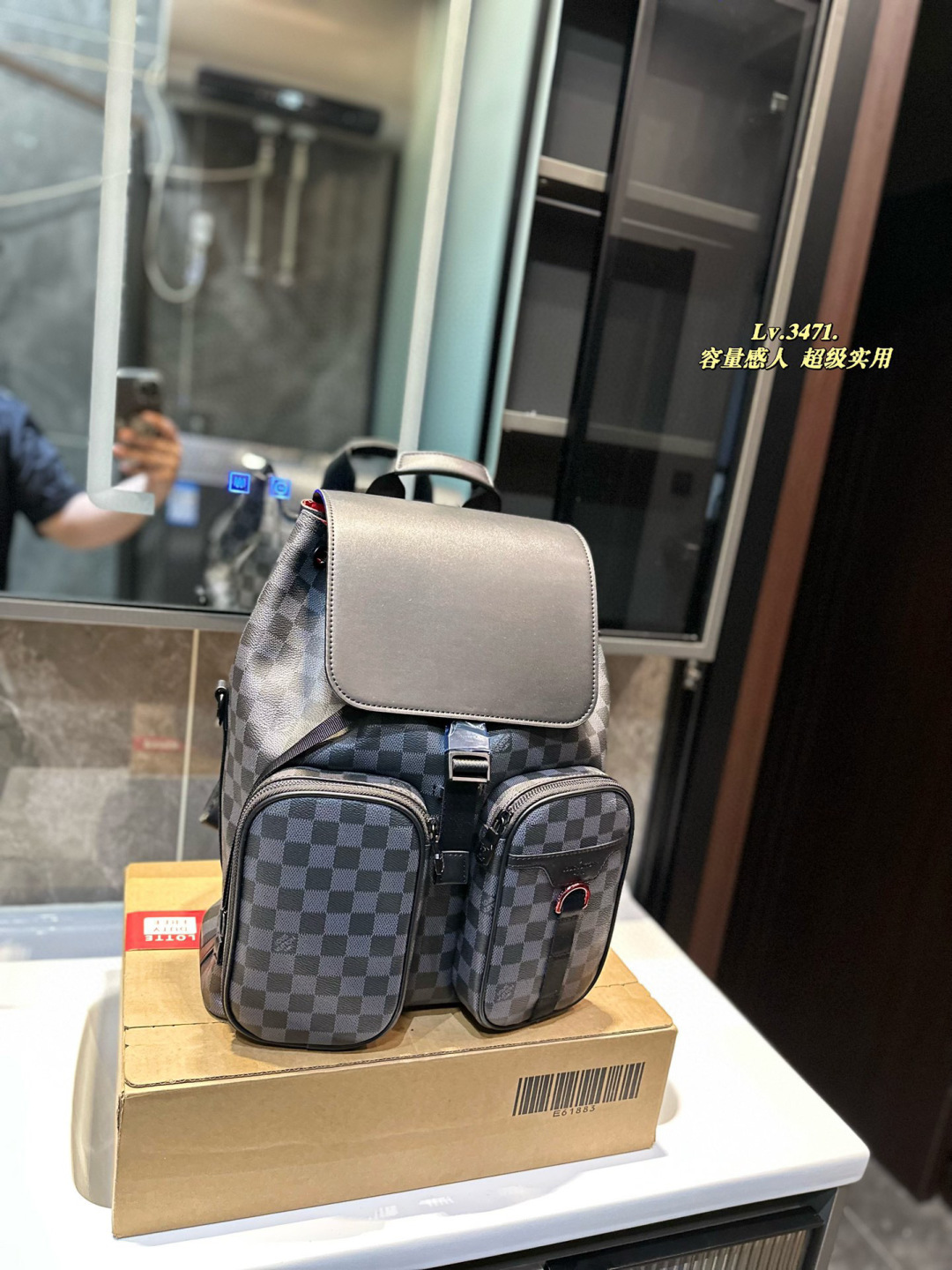 ❤️P215❤️
LV 男士双肩包 
大容量 度假旅行必备
时尚达人必备单品之一
实物绝对惊艳到你⚠️尺寸32.39