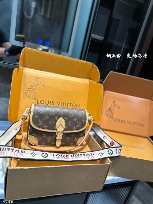 Louis Vuitton Foldable Airplane Gift Box Baguette Bag, 25*5*18cm 1 Louis Vuitton Foldable Airplane Gift Box Baguette Bag, 25*5*18cm