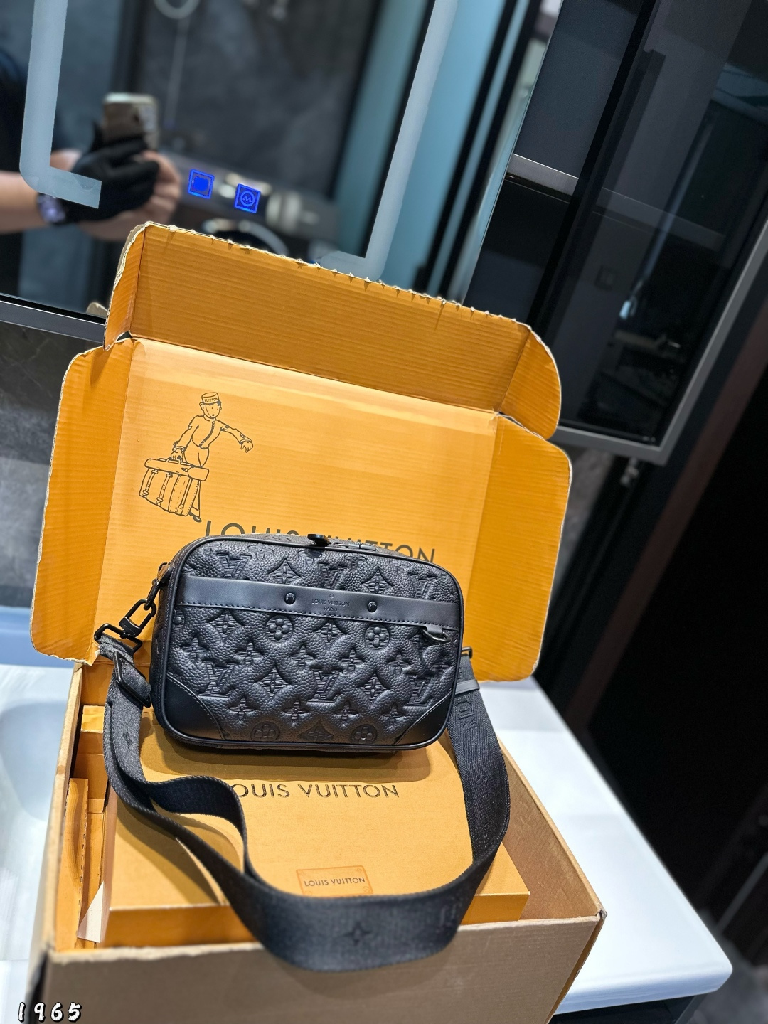 Louis Vuitton Outdoor Messenger Bag, Leather Crossbody for Men, 23x5x15cm