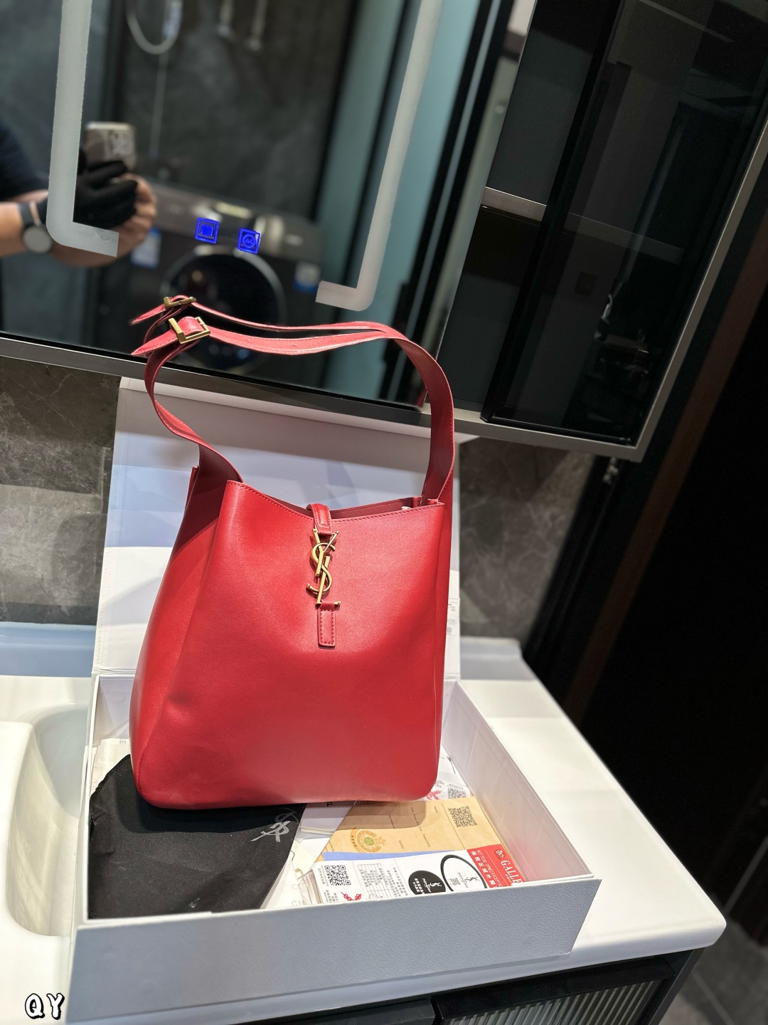 ❤️💰305❤️
圣罗兰 ysl hobo托特包
出行必备单品
超大容量哦!
尺寸30×30