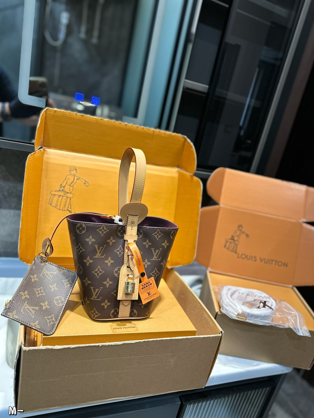 ❤️p200（礼盒包装）❤️
LV  all inbb 水桶包
氛围感满满的一款
任何搭配都能够轻松驾驭
低调有质感 容量也很可尺寸：17*12*18cm