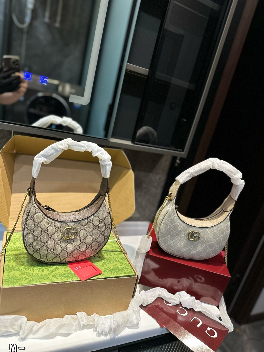 ❤️p165(礼盒包装)❤️
GUCCI 古驰半月牙 腋下包单肩斜挎包手袋腋下包 可以 美到无法无天的款式 今年简直引领时尚最in元素 上身超级好看 尺寸:19*5*11cm