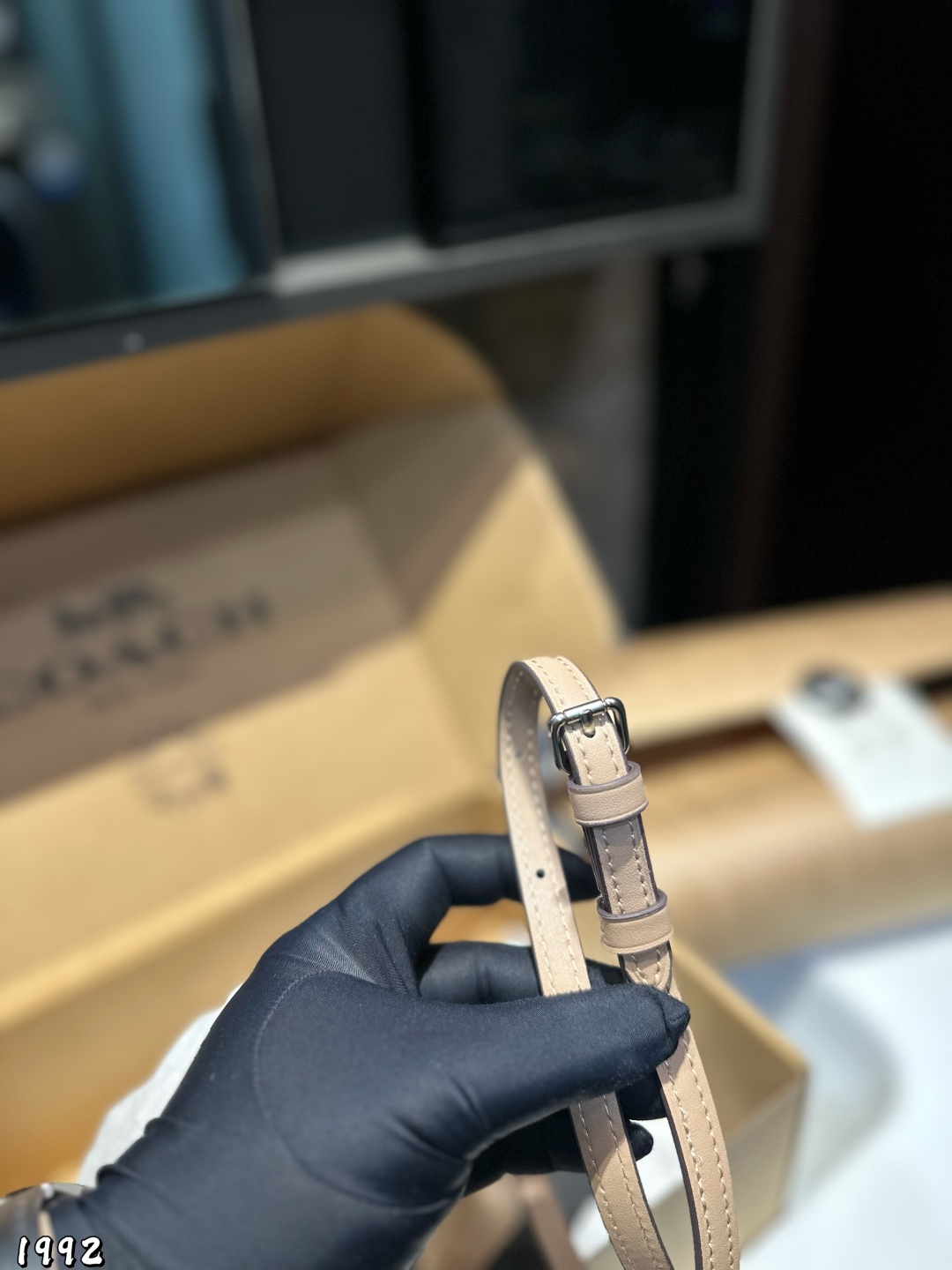 ❤️p215（礼盒包装）❤️
Coach｜mini Rowan新款 蔻驰枕头包，搭配精致面料 做工完美百搭神器🌈 专柜尺寸 18 13cm 