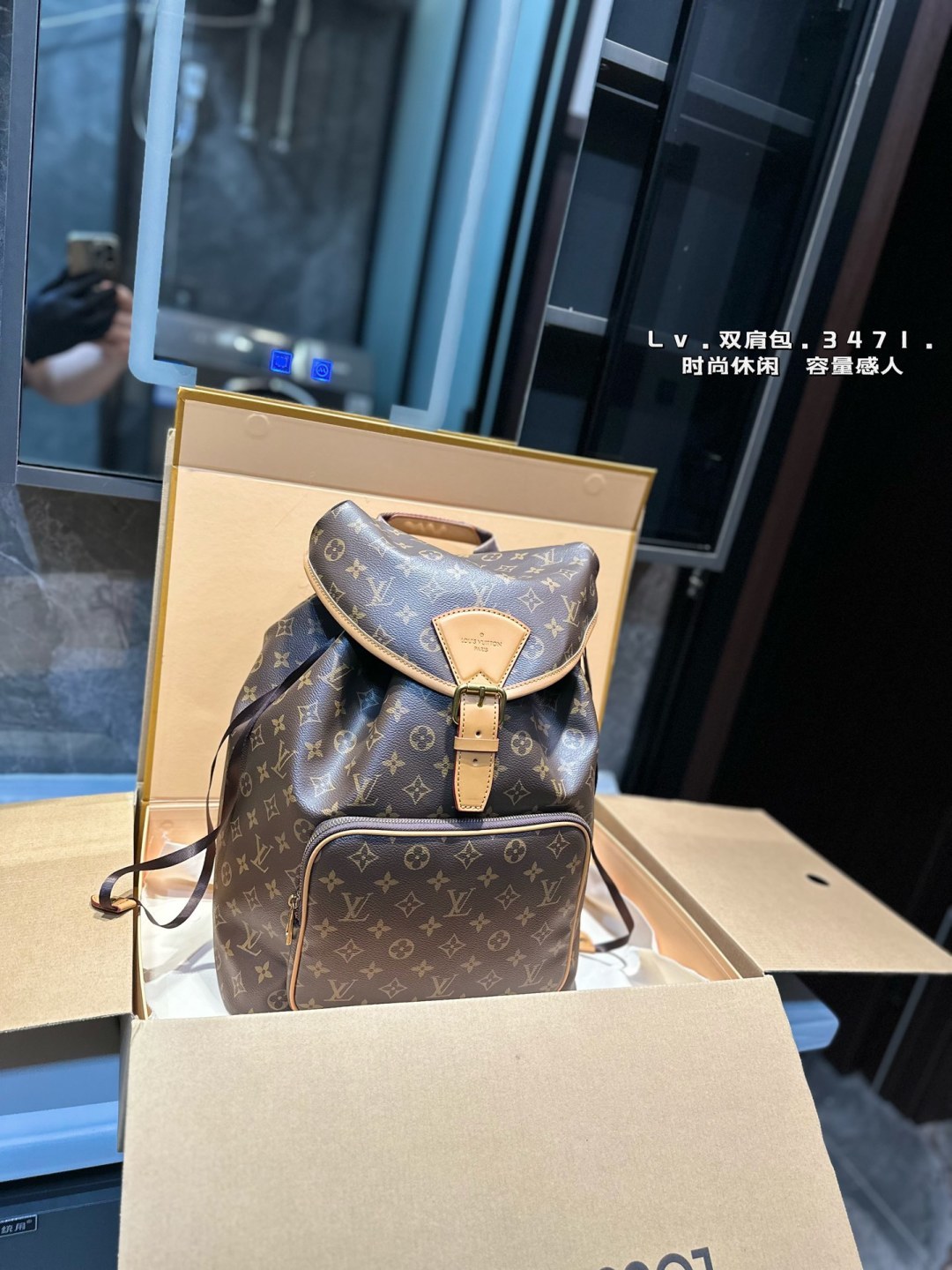 ❤️ ❤️ LouisVuitton 路易威登Ecli💰se 双肩包 🚹男士印花背包 电脑包经典Logo搭配原厂工艺材质 休闲百搭采用精湛镶嵌细工,实物拍摄 原厂原版面料 防尘袋 32 x 40 cm