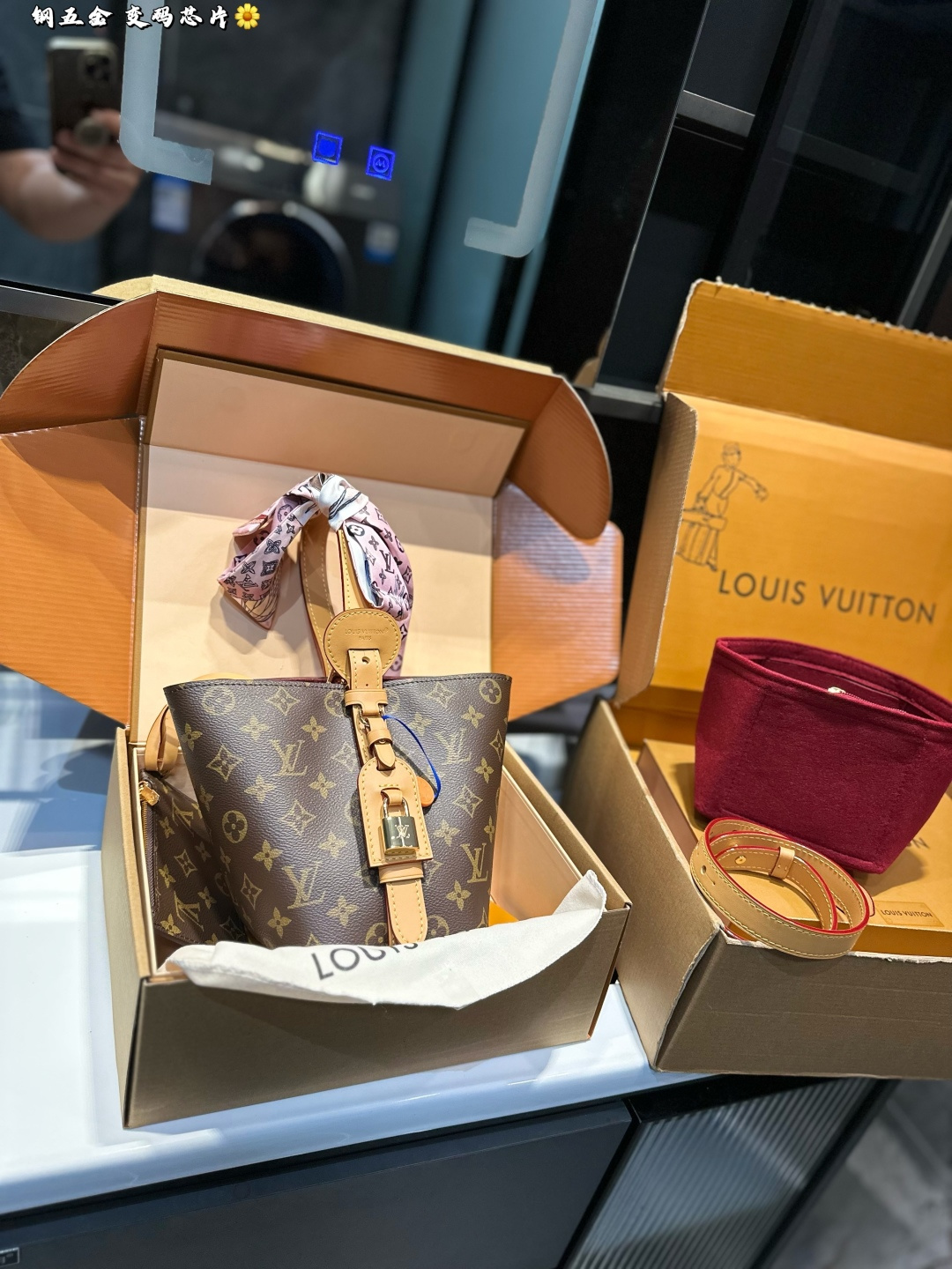 ❤️💰435（折叠飞机礼盒）❤️
LV  all inbb 水桶包
氛围感满满的一款
任何搭配都能够轻松驾驭
低调有质感 容量也很可尺寸：17*12*18cm