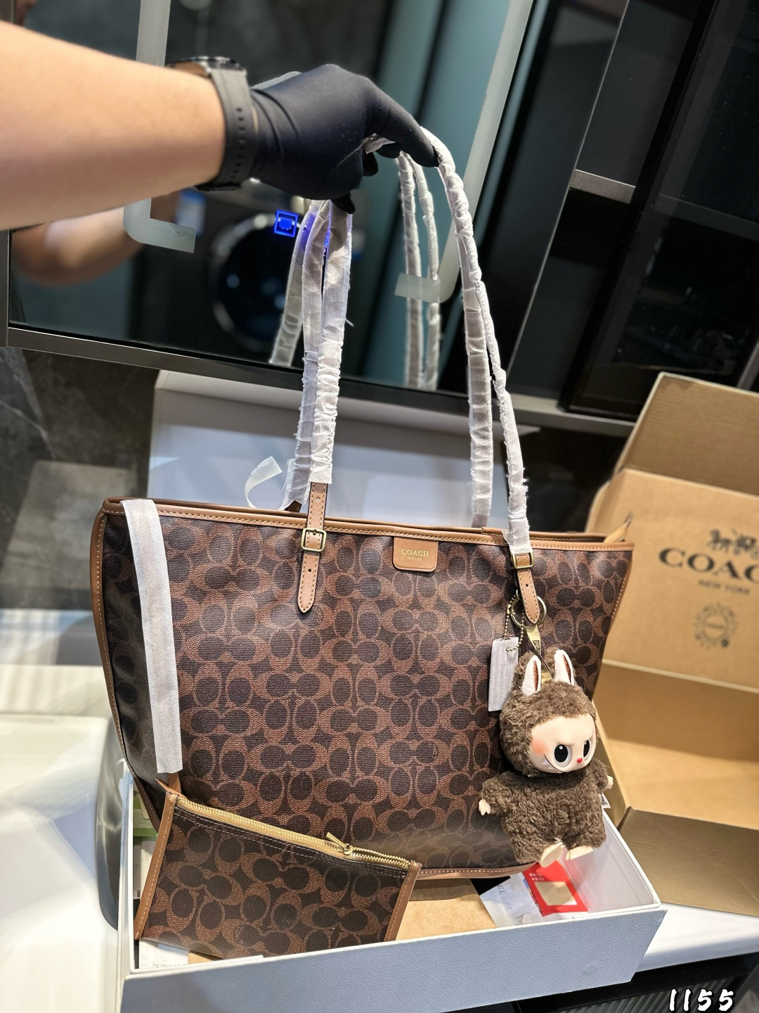❤️❤️ Coach | taxi tote 36. Clásico monograma + variedad de colores, se adapta a todos los estilos diarios. De…