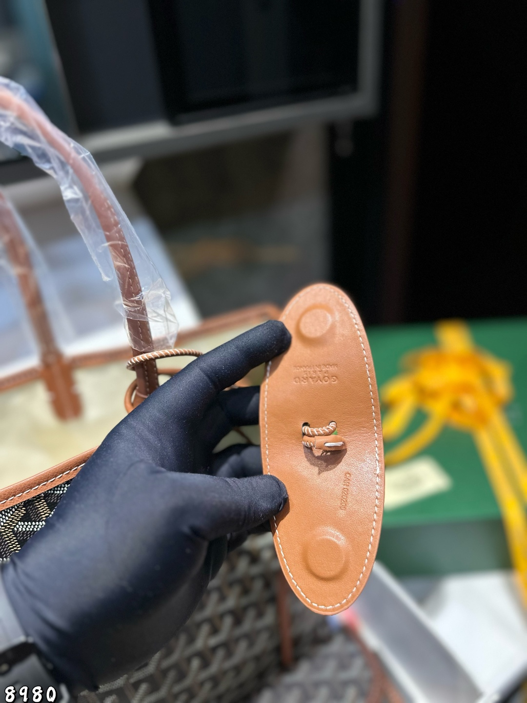 ❤️💰350（礼盒包装）❤️
戈雅购物袋🛍️
属于这个季节的购物袋
从头到尾全部都是客订哦！
Goyard 小托特 
实物真的很有质感，
四季绝配！size：34*27cm