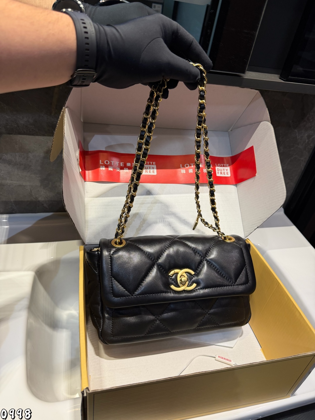 ❤️P260❤️
𝘝𝘪𝘯𝘵𝘢𝘨𝘦 Chanel链条包 
慵懒随性又好背
上身满满的惊喜
高级慵懒又随性
彻底心动的一只
size：25.15cm