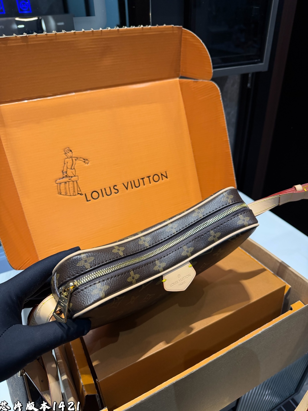 ❤️p185（礼盒包装）❤️
可盐可甜的天花板一_LV 豌豆二合一
LV豌豆包的名字叫Loop，意思是“环形”，但因为长得实在太像豌豆了，所以大家便不约而同把它称为“豌豆尺寸：25 14 