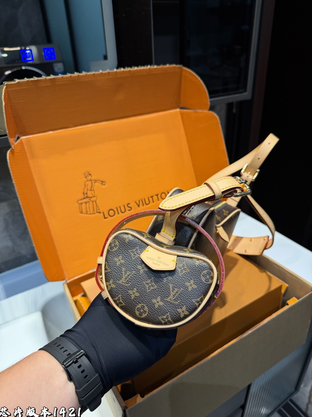 ❤️p185（礼盒包装）❤️
可盐可甜的天花板一_LV 豌豆二合一
LV豌豆包的名字叫Loop，意思是“环形”，但因为长得实在太像豌豆了，所以大家便不约而同把它称为“豌豆尺寸：25 14 