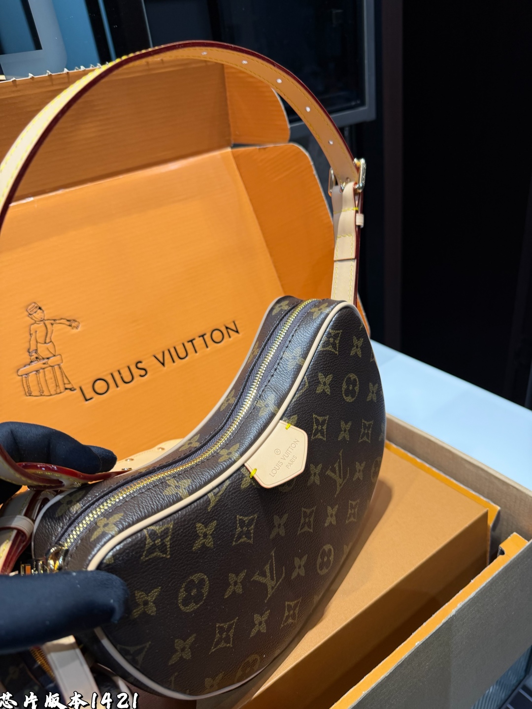 ❤️p185（礼盒包装）❤️
可盐可甜的天花板一_LV 豌豆二合一
LV豌豆包的名字叫Loop，意思是“环形”，但因为长得实在太像豌豆了，所以大家便不约而同把它称为“豌豆尺寸：25 14 