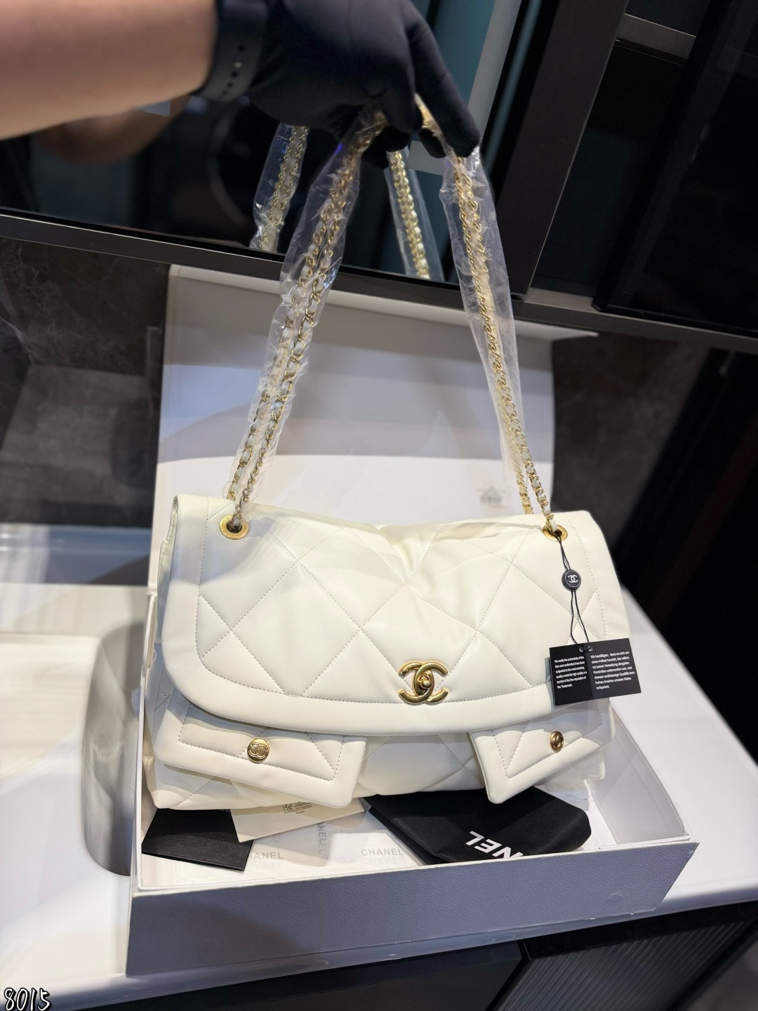 ❤️💰360（折叠礼盒）❤️ 香奈儿25K系列双口袋Hobo包 经典菱格纹，金色双CLogo+链条，复古优雅感拉满。翻盖+双口袋设计，实用又有辨识度，包型柔软，容量大，通勤休闲都OK！链条上的小金牌超精致，细节满分。手提肩背都很时髦，秋冬搭配超加分 尺寸 40*24*9CM