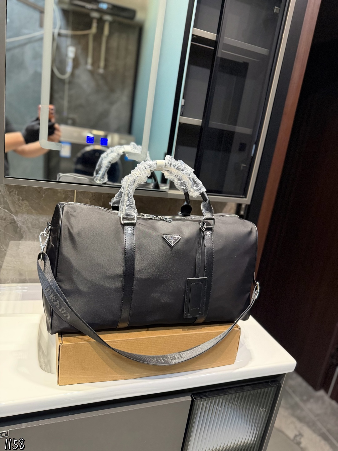 ❤️💰350💰345❤️ 普拉达 男士旅行包可以斜挎可以手提 容量也很大,文件,电脑都可以放黑色百搭,经典材质非常耐磨商务男士的首选尺寸大50.28小45.25