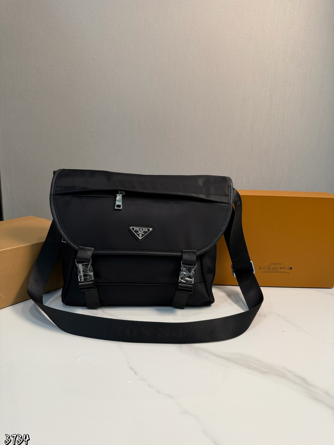 ️P233️ | Prada Re-nylon Messenger Bag Prada Re-nylon Messenger Bag, Made Of Regenerated Nylon + Cross-grain Cowhide, Is Lightweight And Water-repellent, Environmentally Friendly And Practical The Black Bag Body Is Equipped With A Metal Triangle Logo, Which Is Simple And Elegant, And The Double Buckle Design Is Very Recognizable. The Size Is About 30x27.5x14.5cm, The Shoulder Strap Is Adjustable, And It Can Be Worn On One Shoulder Or Across The Body. It Can Be Easily Carried For Commuting, Business, And Leisure. It Can Be Carried By Both Men And Women, And It Is Versatile And Easy To Wear