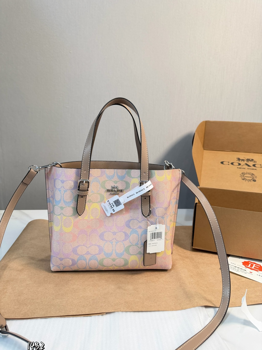 ️Cow Leather Version P233️ | Coach Rainbow Mollie Tote Bag Coach New Shopping Bag Shippedglossy Hardware Logo Stir-fried Chicken Fire️practical Style Multi-purpose Stylelined With Logo‼ ️Fashionable And Versatile Style, Super Age-reducing. If You Like It, Keep It For Yourselfcounter Size: 25 8 22cm