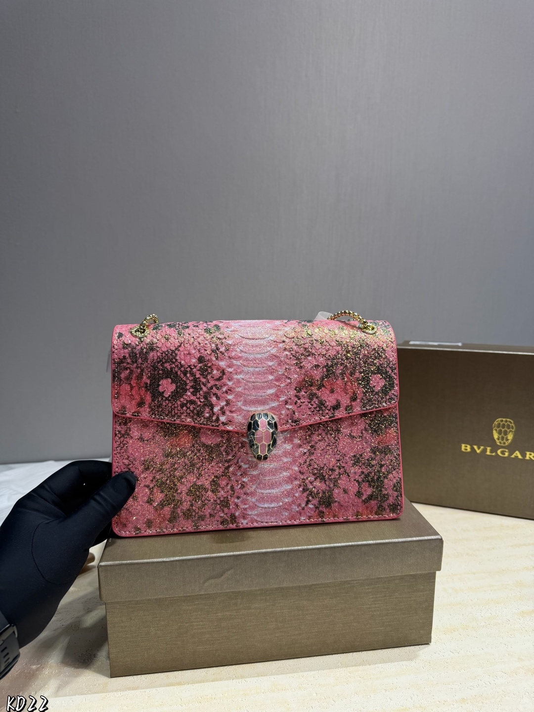 ❤️P155 (empaque de regalo)❤️ El bolso de cabeza de serpiente de Bulgari nunca se detiene, en los últimos años…