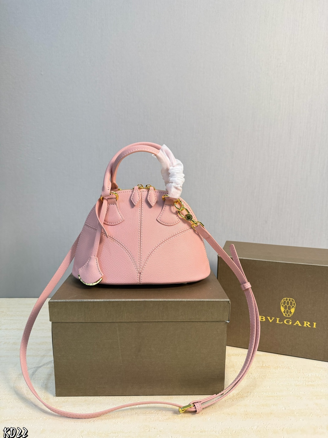 ❤️P155 (empaque de regalo)❤️ Bolsos nuevos de Bvlgari de un vistazo 💼, un artículo de moda que combina elega…