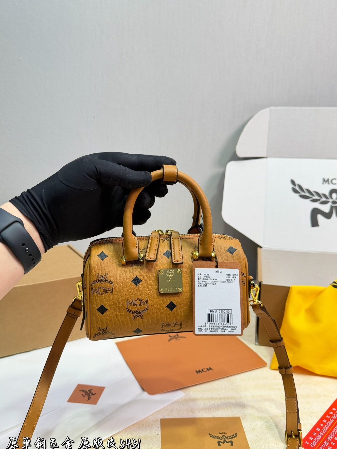 ❤️p175 (empaque de regalo)❤️ MCM esta temporada se centra en la moda, el nuevo bolso almohada Ella de MCM. ¡Es realment…