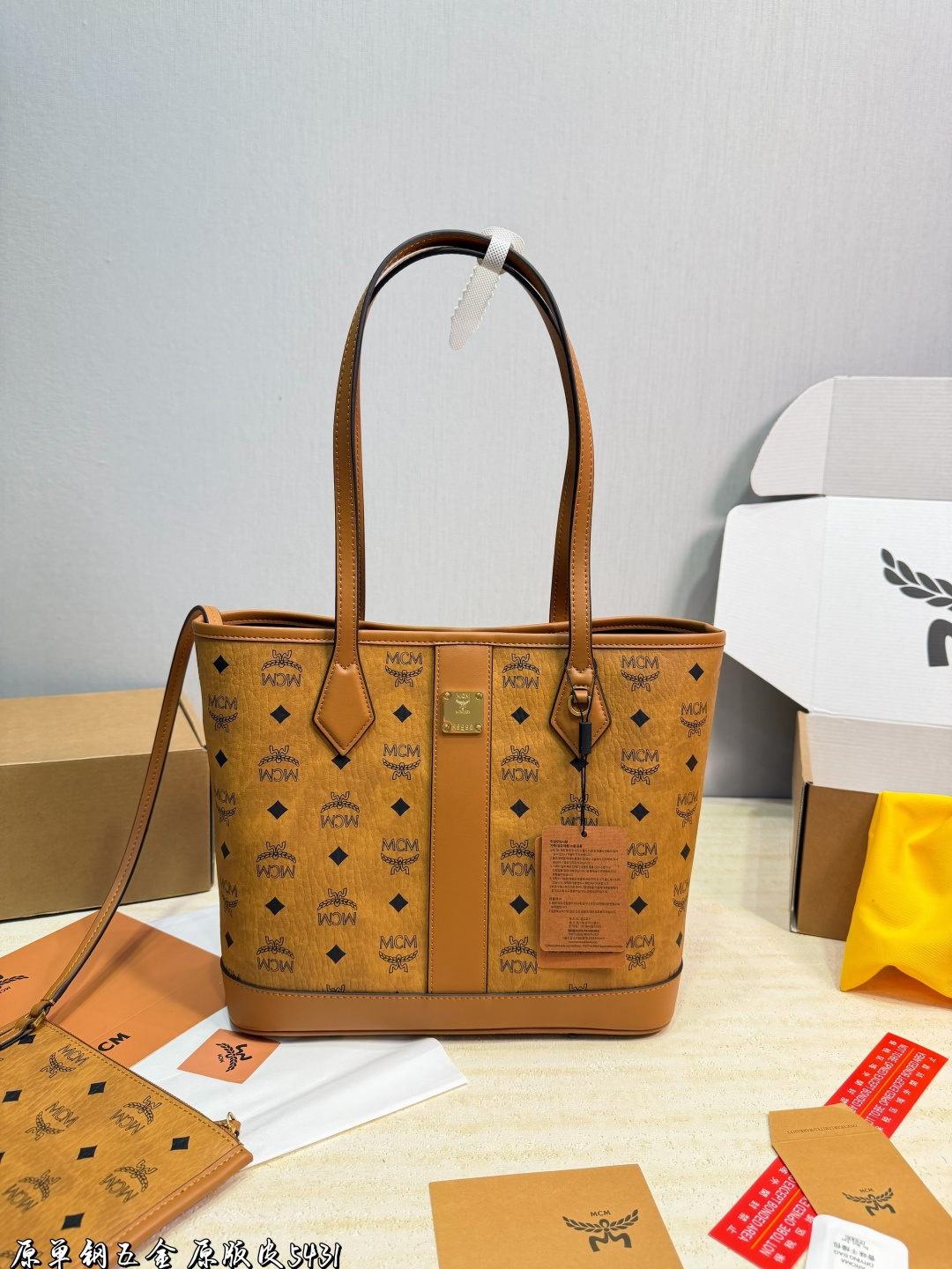 p215p205 (embalaje de regalo) Alta calidad. La nueva bolsa de compras MCM tiene un estilo casual, herrajes personalizad…