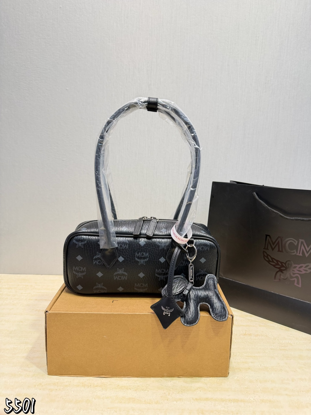 p140 MCM nuevo bolso bolera, cuanto más lo miras más lindo, color clásico, capacidad suficiente para salidas …