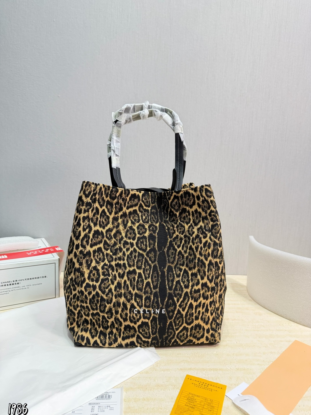 Small Size P255 | Celine Leopard Print Shopping Bag | This Is The Next Hot Item | Lightweight And Fashionable | It’s Really A Great Back | Size: 29 34