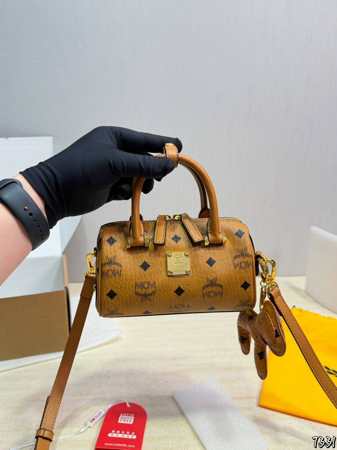 Bolso Boston MCM P135, limpio y ordenado, combina con atuendos casuales, cómodo y lleno de energía, tamaño 20…