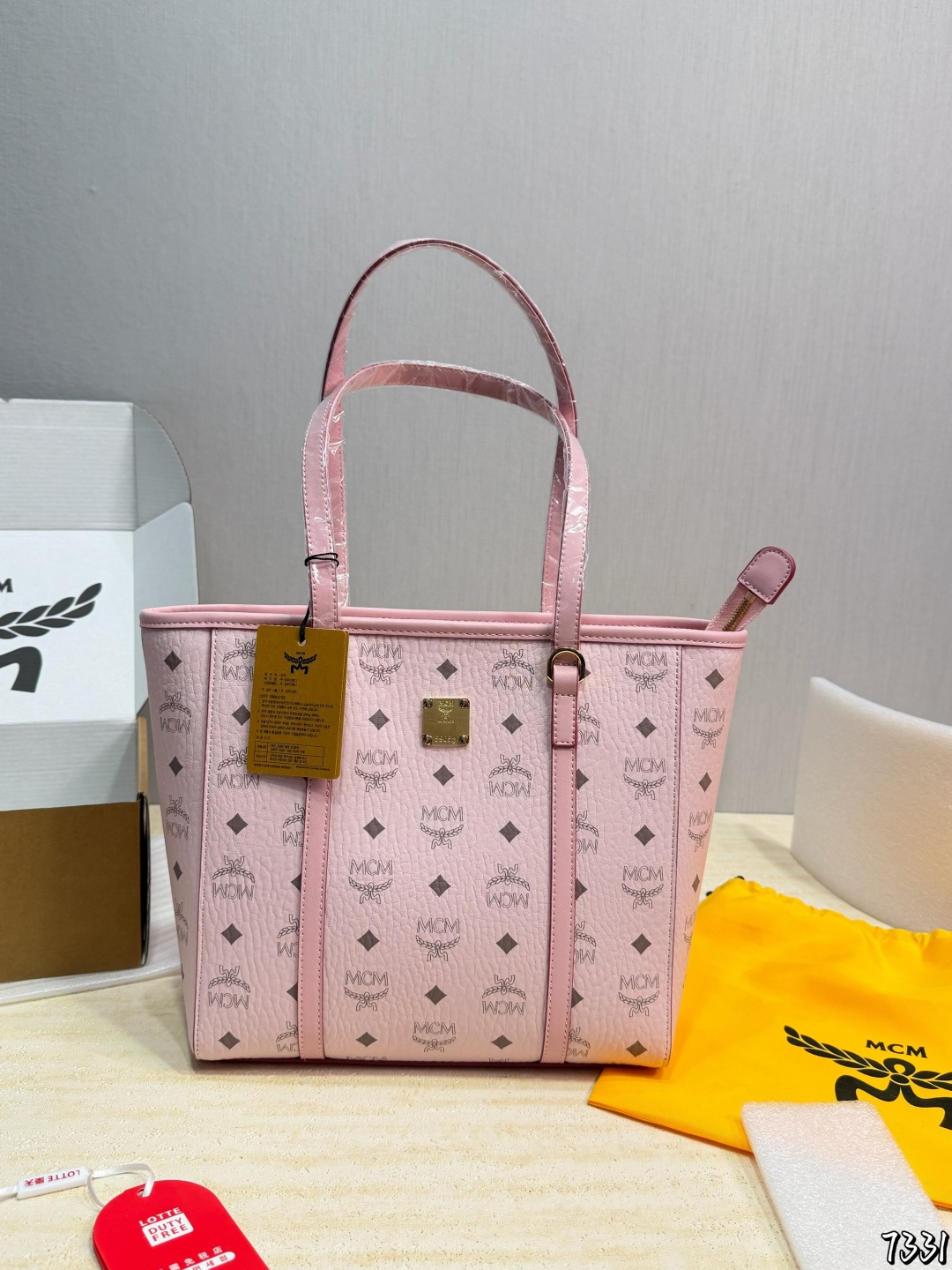 Bolso de compras MCM P160, nuevo estilo, he visto muchos bolsos de compras, pero este es simple y elegante, debo decir …