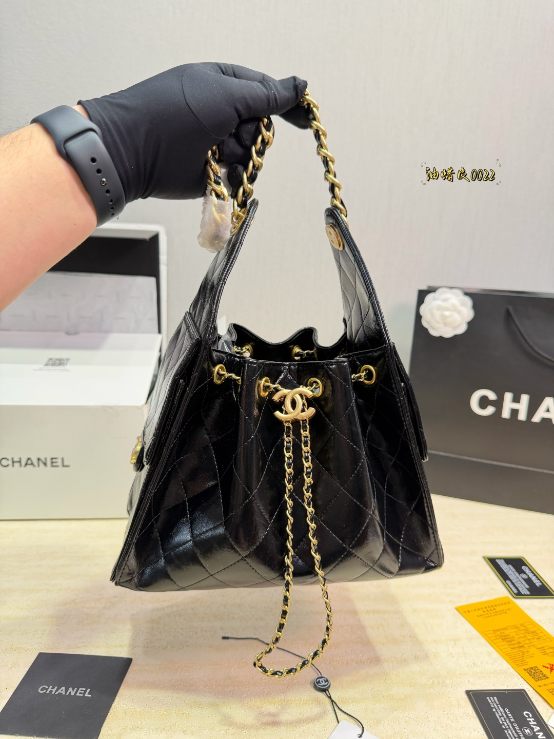 Oil Wax Leather P345 | Chanel 25bag Series Hobo Bag, Black Oil Wax Leather + Classic Diamond Pattern, Metal Chain Shoulder Strap Is Super Textured. Drawstring Design + Double C Logo, Perfect Details Small Size, Suitable For Daily Commuting And Leisure, Moderate Capacity, Light And Practical. The Oil-waxed Leather Has Its Own Luster And Feels Soft, And The More You Use It, The Better It Tastes. The Chain Shoulder Strap Is Adjustable And Can Be Worn As A Hand Or Cross-body Bag. It Is Fashionable And Practical, And Is A Must-have For Going Out On The Street | Size: 25.20